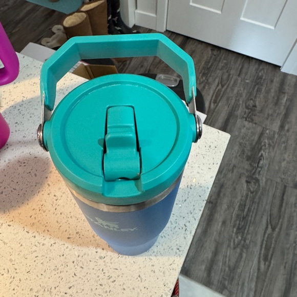 Stanley 30oz Water Bottle - Picture 2 of 4